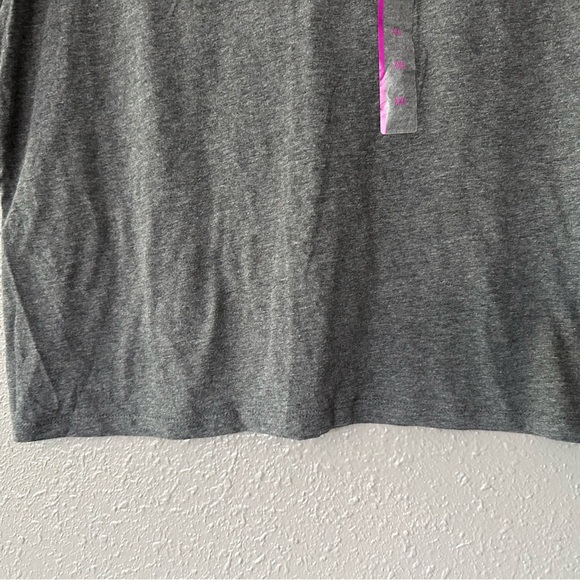 "Women's Size XXL Gray Short-Sleeved NWT FRIENDS T-Shirt" - Picture 2 of 8